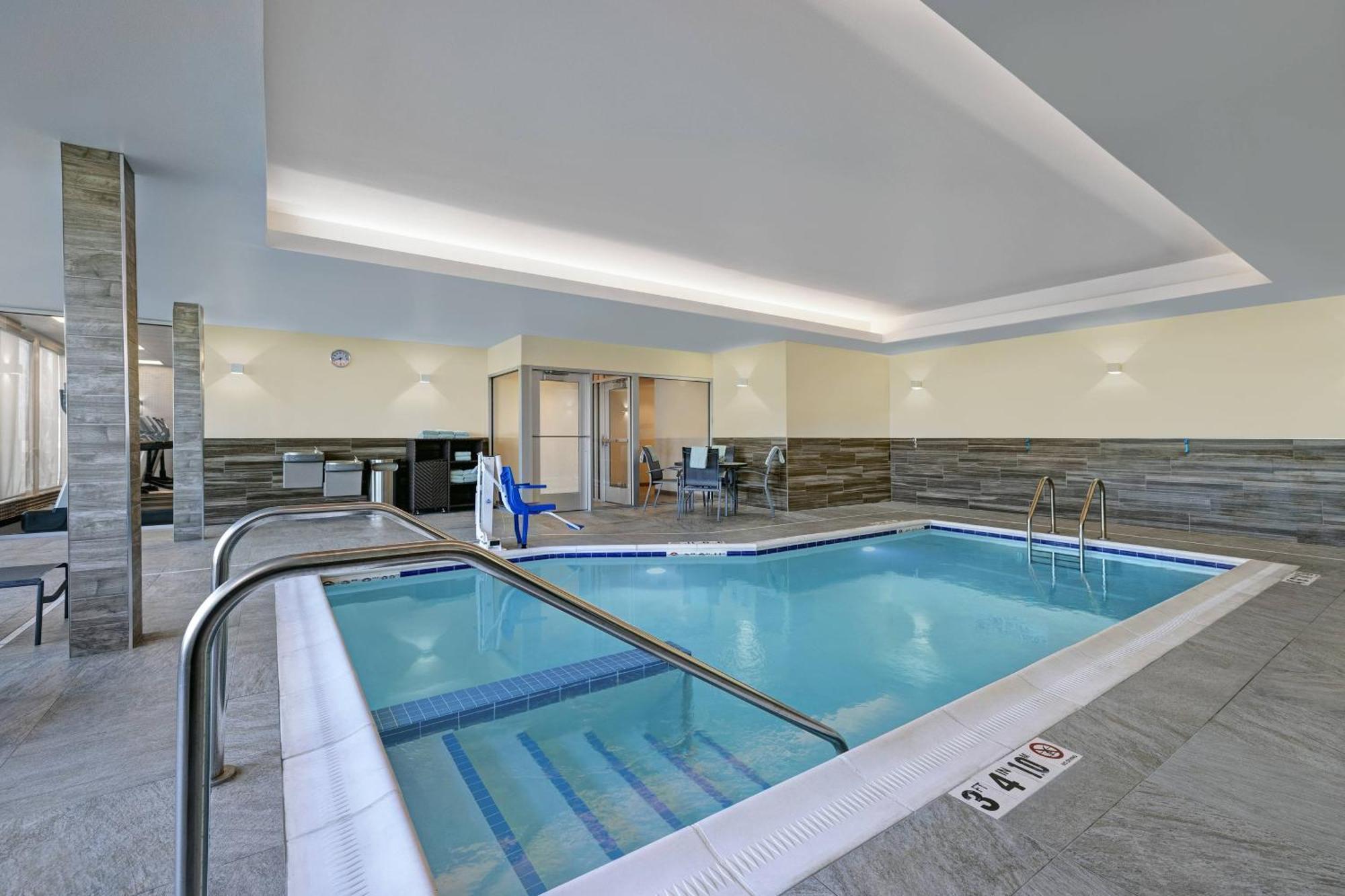 Fairfield Inn & Suites By Marriott Milwaukee Brookfield Exterior foto