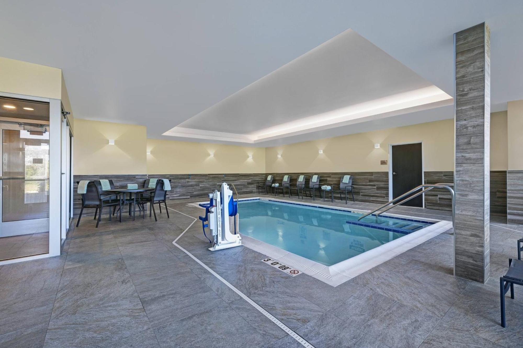 Fairfield Inn & Suites By Marriott Milwaukee Brookfield Exterior foto